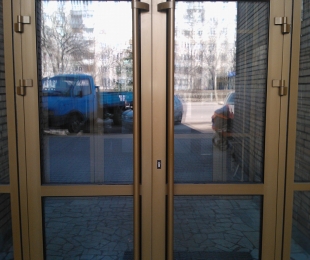 Двери ПВХ входные. №1